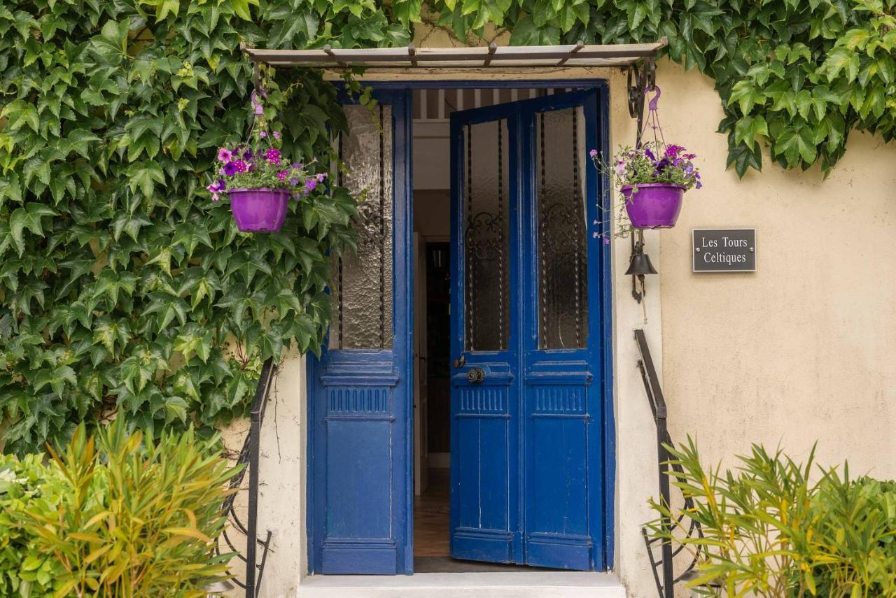 Les Tours Celtiques Hotel Touzac  Exterior photo